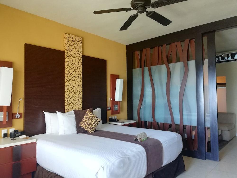 Generations Riviera Maya Family Resort Catamaran, Water Park & More Inclusive 푸에르토 모렐로스 외부 사진